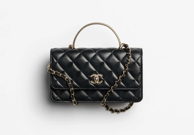 CHANEL chain bag